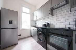 Modern Apartment Near Wembley Stadium