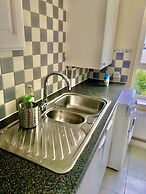 Impeccable 2-bed Apartment in London