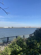 Impeccable 2-bed Apartment in London