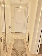 Impeccable 2-bed Apartment in London