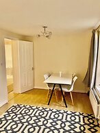 Impeccable 2-bed Apartment in London