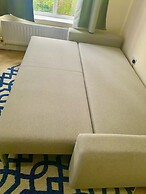 Impeccable 2-bed Apartment in London