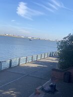 Impeccable 2-bed Apartment in London