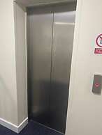 Impeccable 2-bed Apartment in London