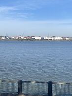 Impeccable 2-bed Apartment in London