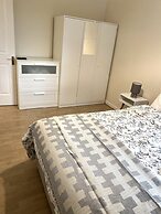 Impeccable 2-bed Apartment in London