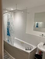 Impeccable 2-bed Apartment in London