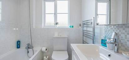 Captivating 2-bed Apartment in Grays