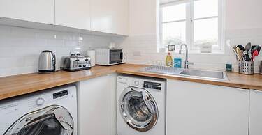 Captivating 2-bed Apartment in Grays