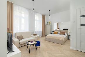 Comfy Apartment Opolska by Renters