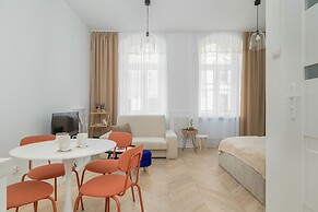 Comfy Apartment Opolska by Renters