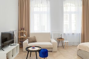 Comfy Apartment Opolska by Renters