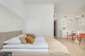 Comfy Apartment Opolska by Renters