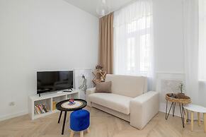 Comfy Apartment Opolska by Renters