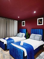 3br-sleeps8-canarywharf-cinemabedroom
