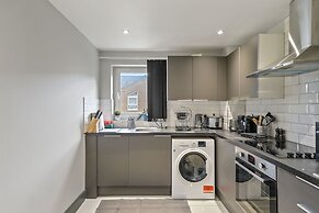 3br-sleeps8-canarywharf-cinemabedroom