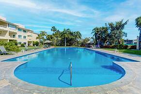 Green Bay Condos golf and garden views