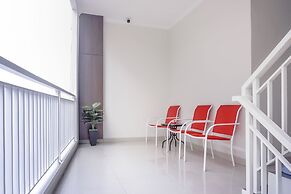 Super OYO 93287 Pioneer Pasar Baru