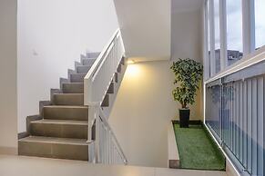 Super OYO 93287 Pioneer Pasar Baru