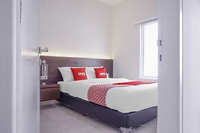 Super OYO 93287 Pioneer Pasar Baru