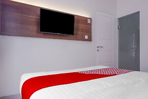 Super OYO 93287 Pioneer Pasar Baru