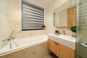 The Galaxy Home Apartment Doi Can