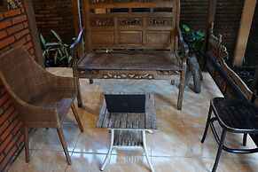 OYO Life 93300 Homestay Puri Anggrek Syariah - Wage