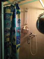 Room in House - 2 Floors 2 Bedrooms Near Central Station