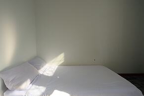 SPOT ON 93312 Homestay OrangeNearNagoya Hill Shopping Mall