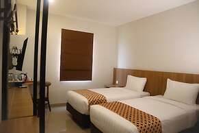 Front One Hotel Gombong