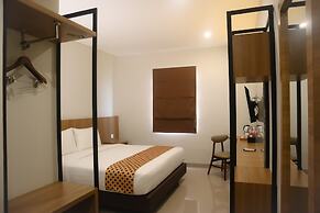 Front One Hotel Gombong