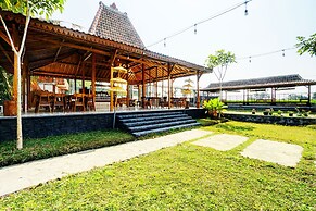 Capital O 93238 Lembah Mbalong Resort