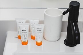 Studio With Parking & Gym by Renters