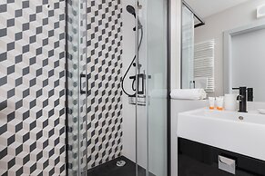 Studio With Parking & Gym by Renters