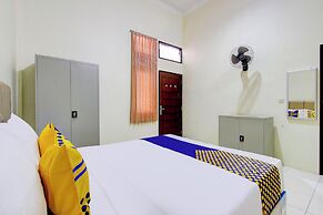 SPOT ON 93245 Guest House Mulia Dua Syariah