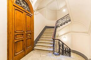 Piazza Amedeo Stylish Apartment by Wonderful Italy