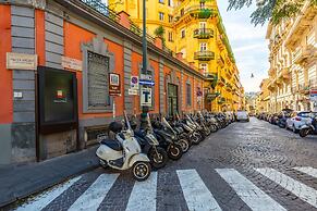 Piazza Amedeo Stylish Apartment by Wonderful Italy