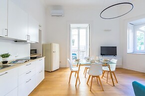 Piazza Amedeo Stylish Apartment by Wonderful Italy