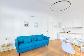 Piazza Amedeo Stylish Apartment by Wonderful Italy