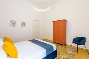 Piazza Amedeo Stylish Apartment by Wonderful Italy