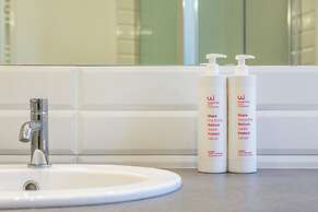 Piazza Amedeo Stylish Apartment by Wonderful Italy