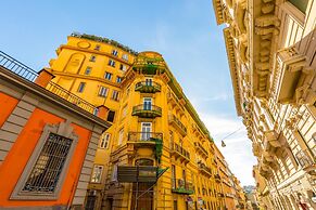 Piazza Amedeo Stylish Apartment by Wonderful Italy