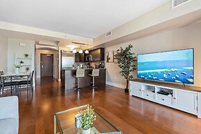 Allure Waikiki 2 Bedroom Condo by RedAwning