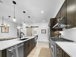 541 Center Circle 3br 3.5ba 3 Bedroom Townhouse by RedAwning