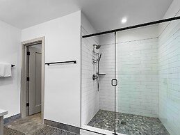 541 Center Circle 3br 3.5ba 3 Bedroom Townhouse by RedAwning