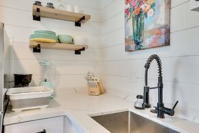 Modern Tiny Home ~ 5 Mi to Downtown Phoenix!