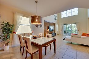 Pet-Friendly Florida Gem w/ Lanai: 5 Mi to Parks!