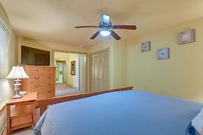 Central Galveston Home < 1 Mi to Beach!