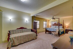 Central Galveston Home < 1 Mi to Beach!