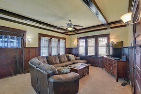 Central Galveston Home < 1 Mi to Beach!